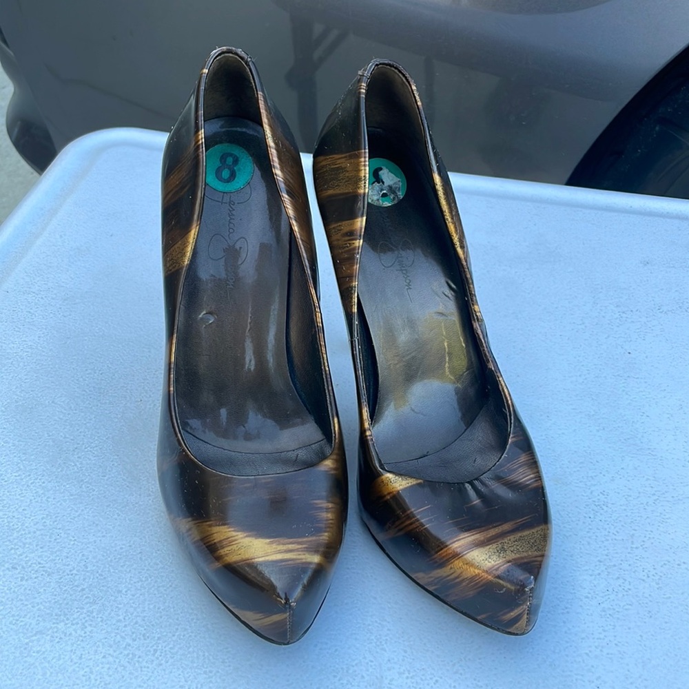 Jessica Simpson’s platform heels